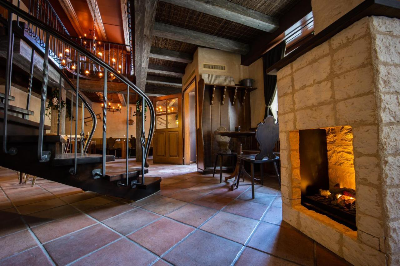 Peanut Medieval Lodge سان-اورسان المظهر الخارجي الصورة