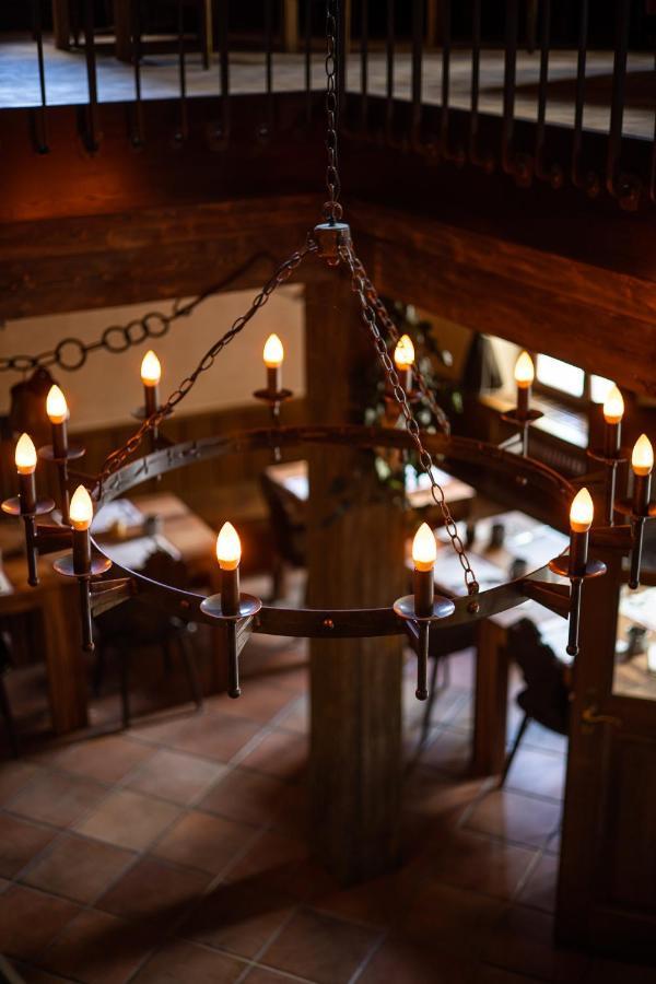 Peanut Medieval Lodge سان-اورسان المظهر الخارجي الصورة